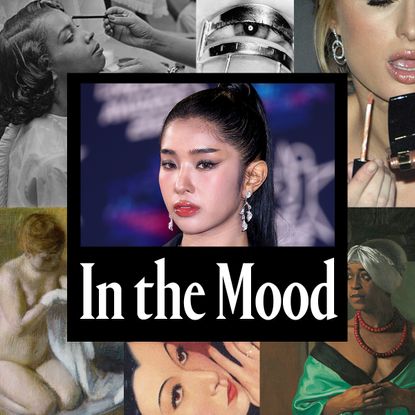 Katseye lead singer, Sophia Laforteza, wearing a winged eyeliner makeup look and a slicked back high ponytail hairstyle.