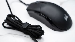 Its paracord cable is ultra-flexible.