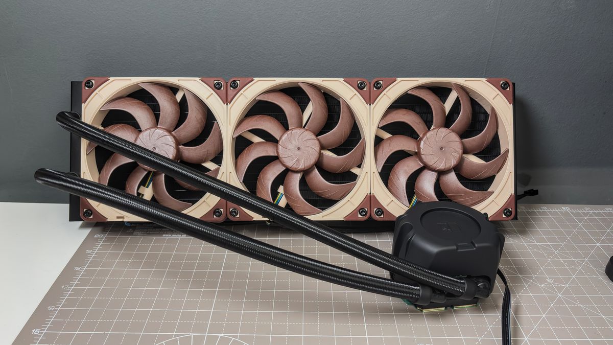 A Noctua NL-LC1 liquid cooler being installed on a test bench for testing.