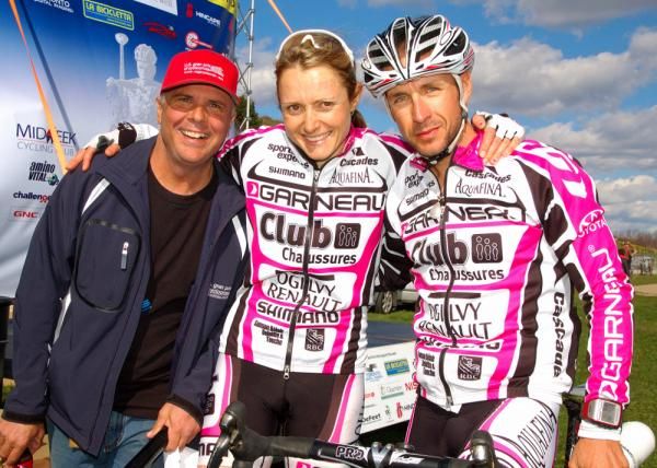 Natasha Elliott (Garneau Club Chaussures-Ogilvy) with Derrick St. John (Garneau-Club Chaussures- Ogilv) and race announcer Rick Meloff.