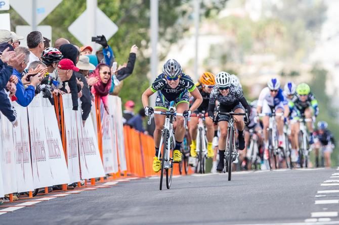 Lauren Stephens (Team Tibco) sprinting to victory