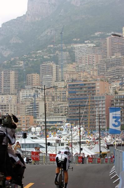 Carlos Sastre (Cervelo TestTeam) time trials in Monaco.