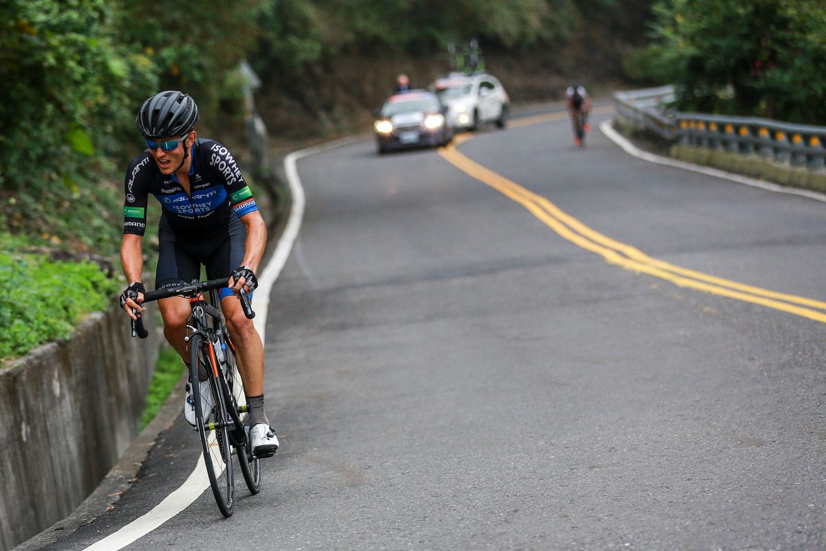 Robbie Hucker (Avanti) riding to the stage and overall victory