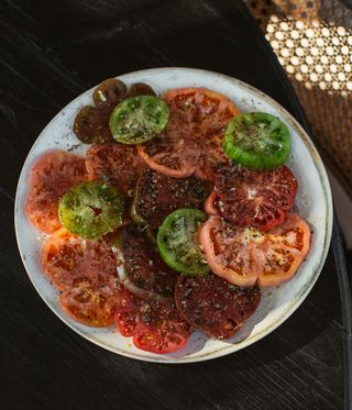 plate of tomatoes