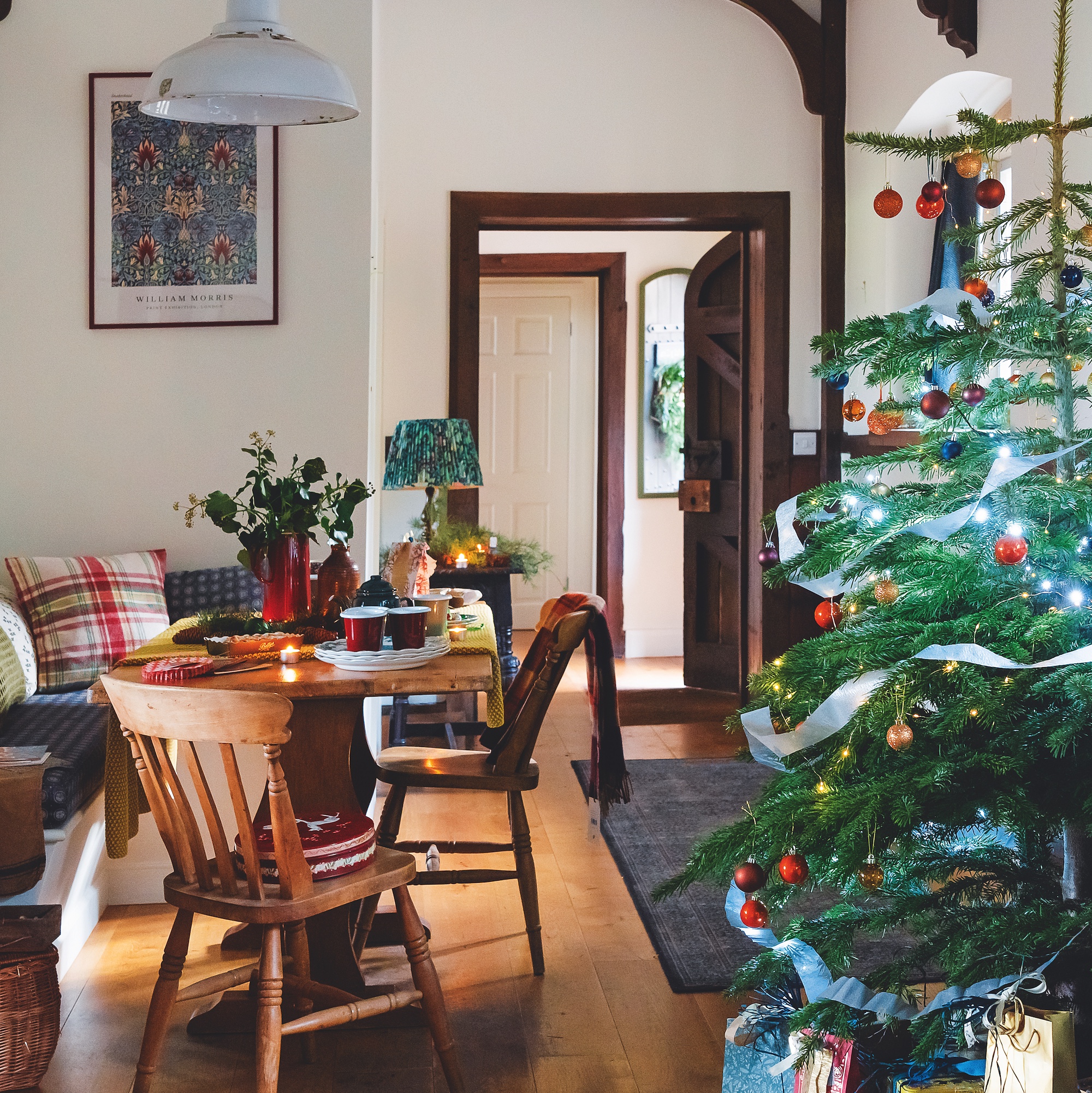 dining table with farmhouse chairs in cream painted dining room