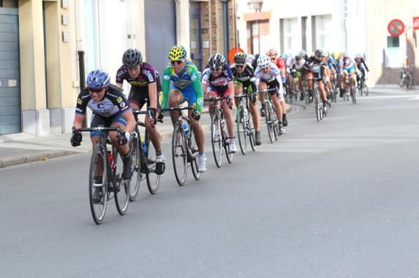 Sara Mustonen (Hitec Products - Mistral Home) at the front of the fast-moving bunch in Roeselare with 10 kilometres remaining