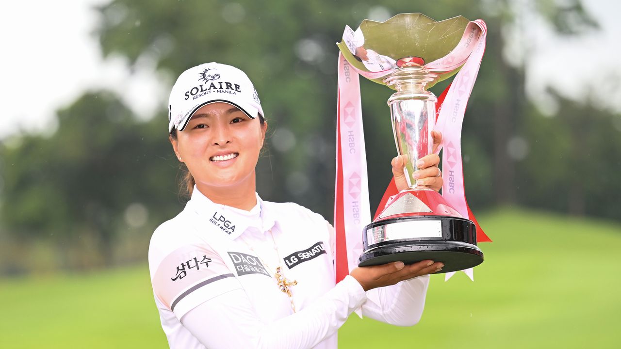 Jin Young Ko with the HSBC Women&#039;s World Championship trophy