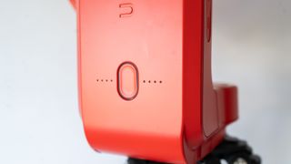 白色背景上的 Unistellar Odyssey Pro 智能望遠鏡