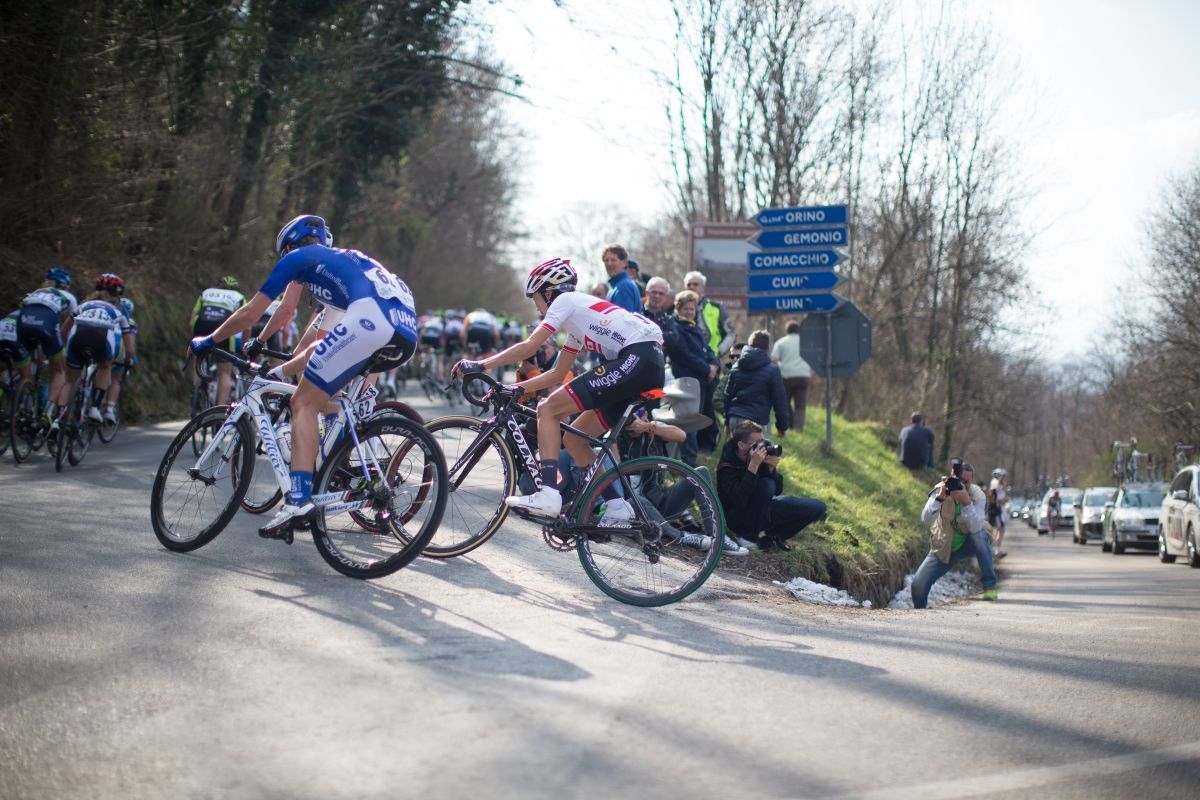 Mayuko Hagiwara (WiggleHigh5) at the rear of the bunch in her red and white Japanese national champions jersey