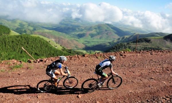 Mannie Heymans and David George climb ever higher.