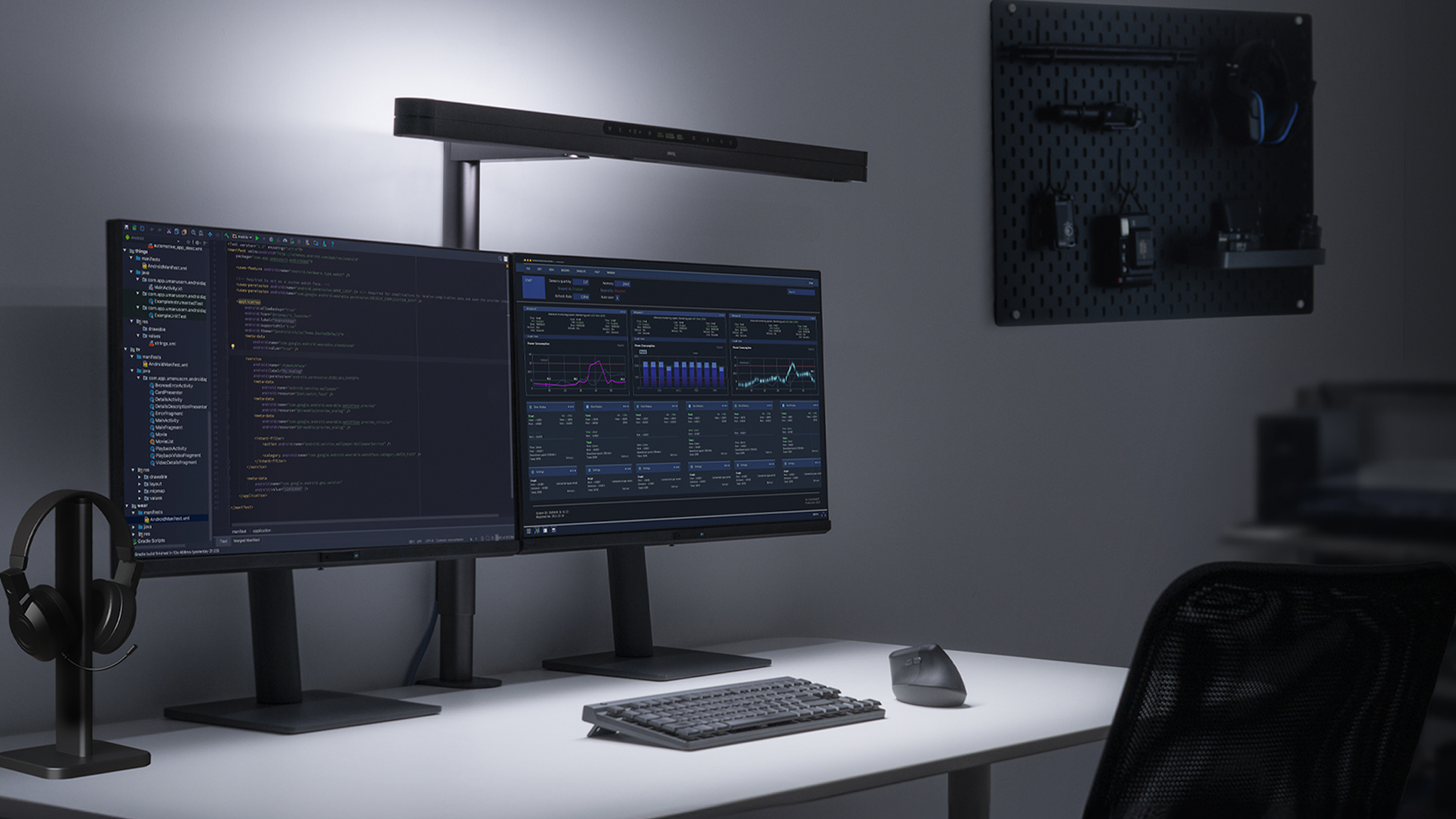BenQ ScreenBar Max lighting up a dual-display setup