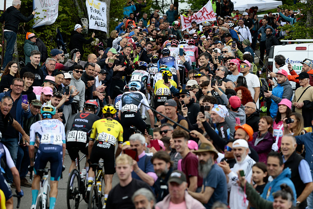 Riders climb San Pellegrino in Alpe during the 11th stage of the 108th Giro d'Italia cycling race of 186kms from Viareggio to Castelnovo ne' Monti on May 21, 2025. (Photo by Luca Bettini / AFP)