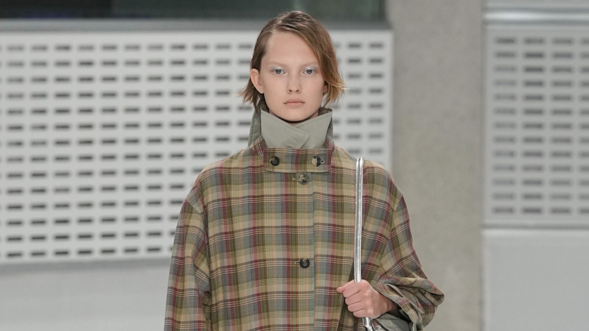 Model walks the Mulberry SS 26 runway