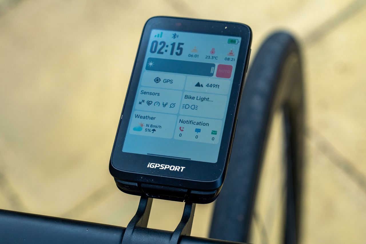 An iGPSPORT BiNavi bike computer