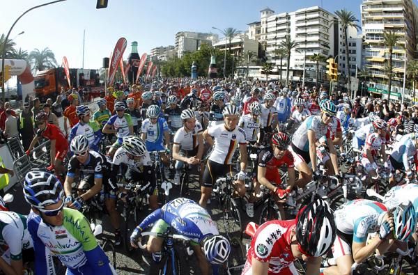 The riders of the Challenge Mallorca mounted a protest against the UCI's ban on radios at non-World Tour events.