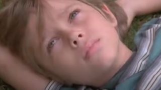 Ellar Coltrane lying outside in Boyhood