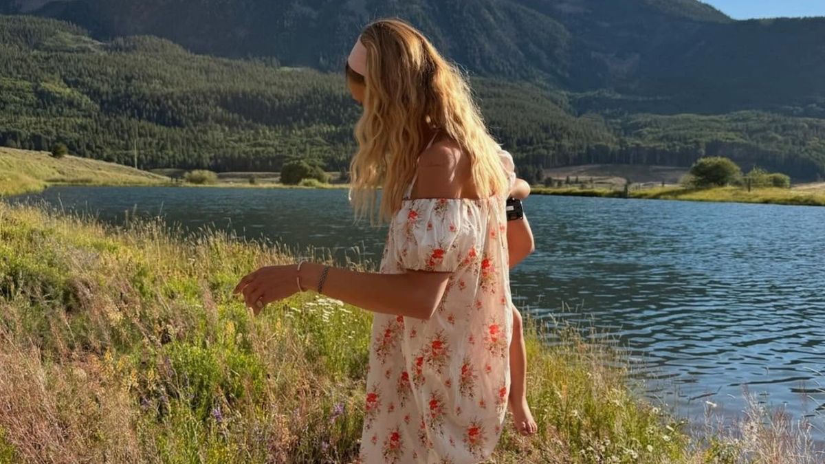 From West London to the West Coast—Every Elegant Fashion Person Is Styling This Pretty Dress Trend RN