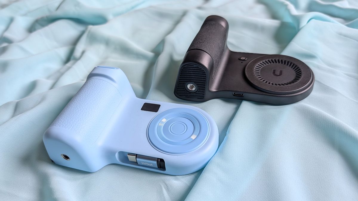 Belkin Stage PowerGrip and KraftGeek PowerShutter power bank stands