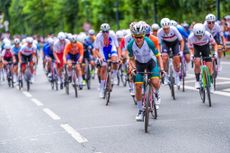 Ashleigh Moolman-Pasio leads the peloton at the Paris 2024 Olympic Games 