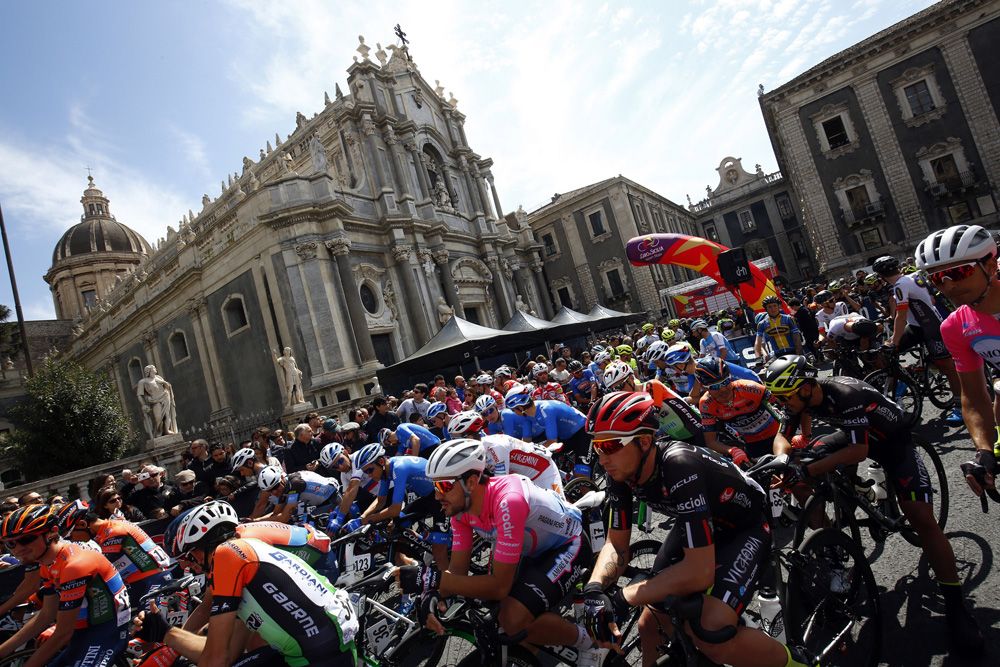 The sun was out for the start in Catania