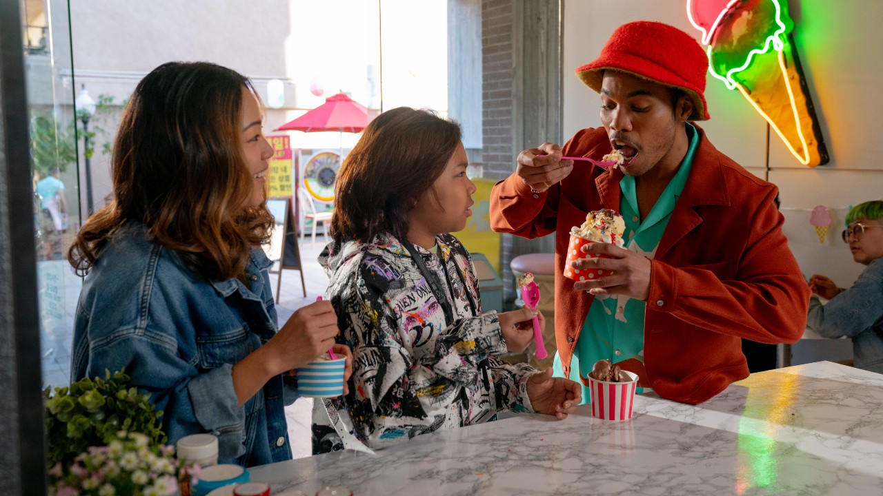 Jee Young Han and Soul Rasheed watching Anderson .Paak eating ice cream in K-Pops!