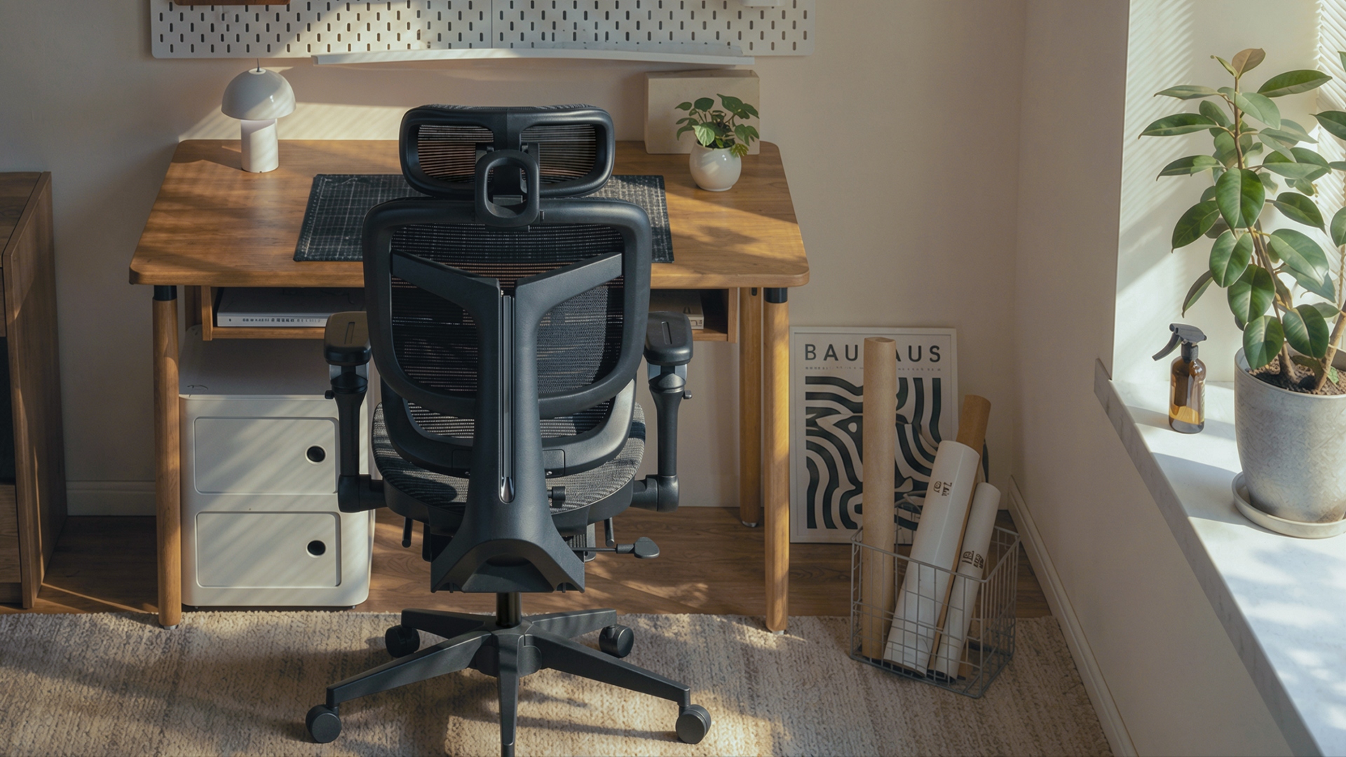 The Boulies EP600 chair at a desk