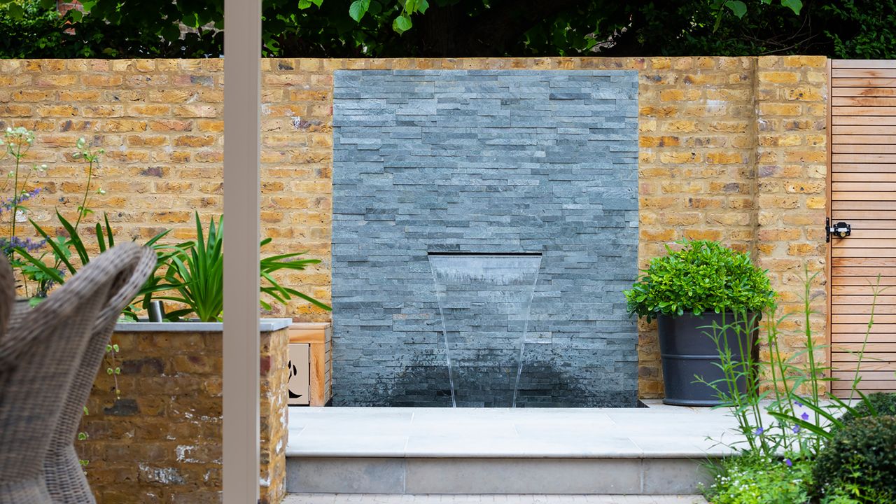 garden wall water feature ideas