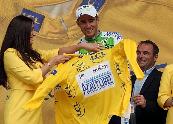 Feillu puts on yellow which he likes a tad better than the green of Agritubel.