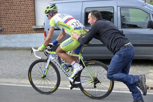 Peter Sagan gets a helping hand at the Tour of Flanders