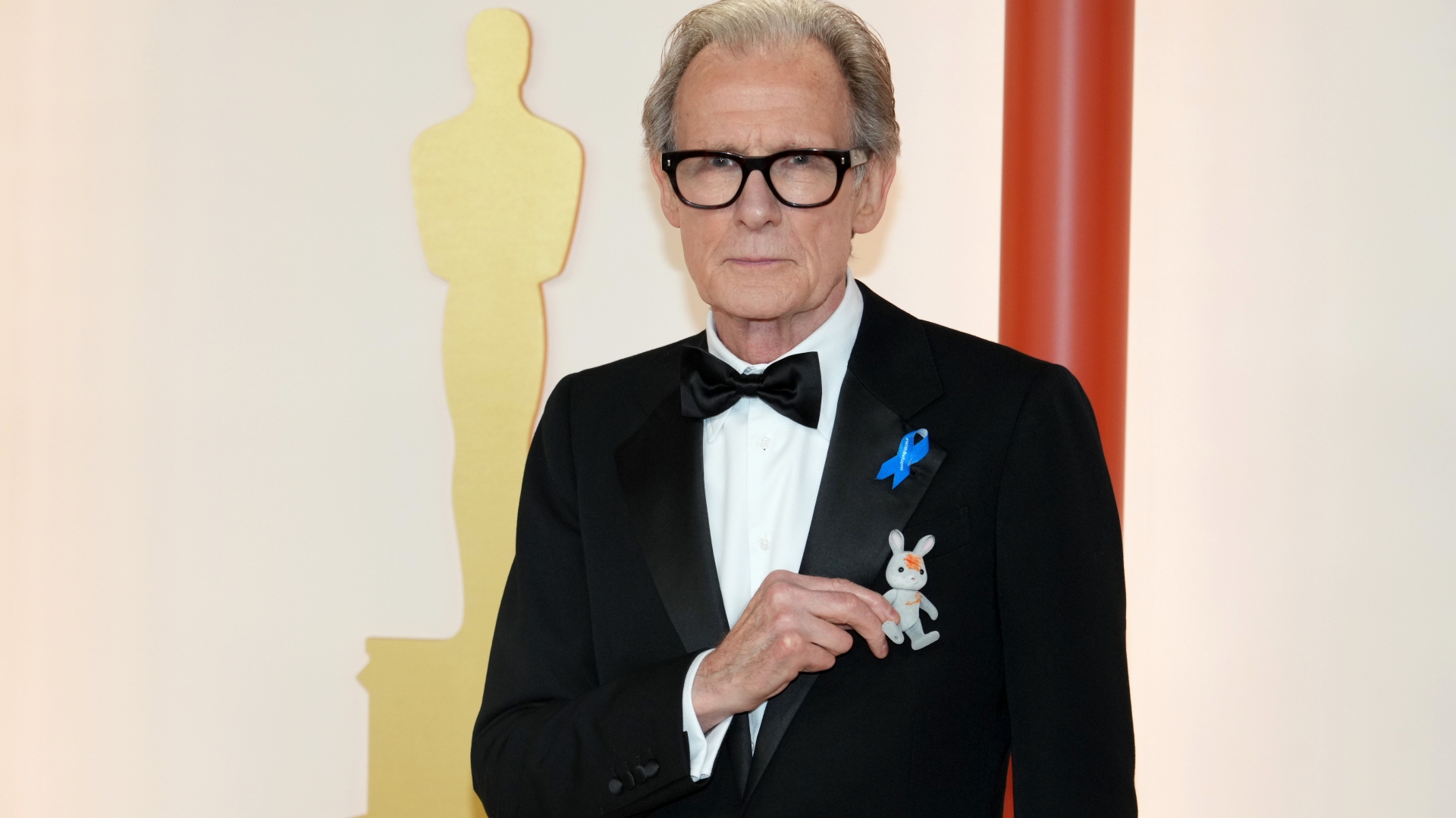 Why are people wearing blue ribbons at the Oscars? | Woman & Home