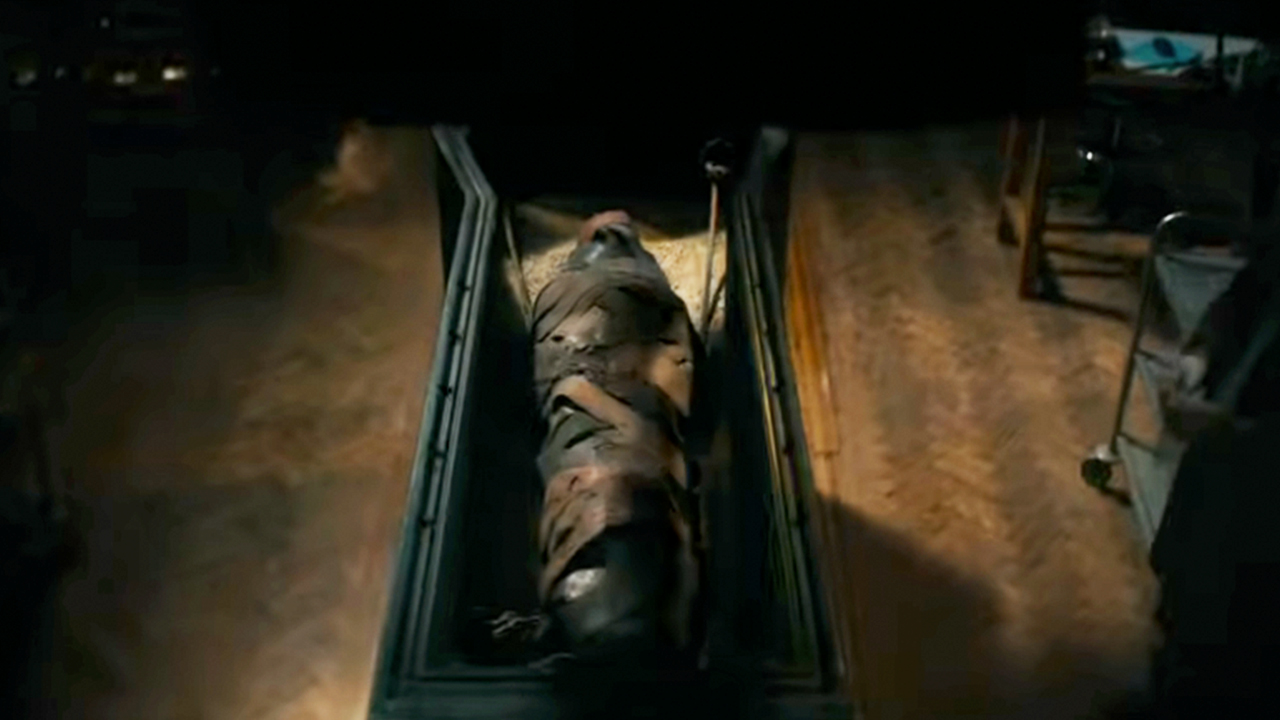 A mummy in a casket in Lee Cronin's The Mummy.