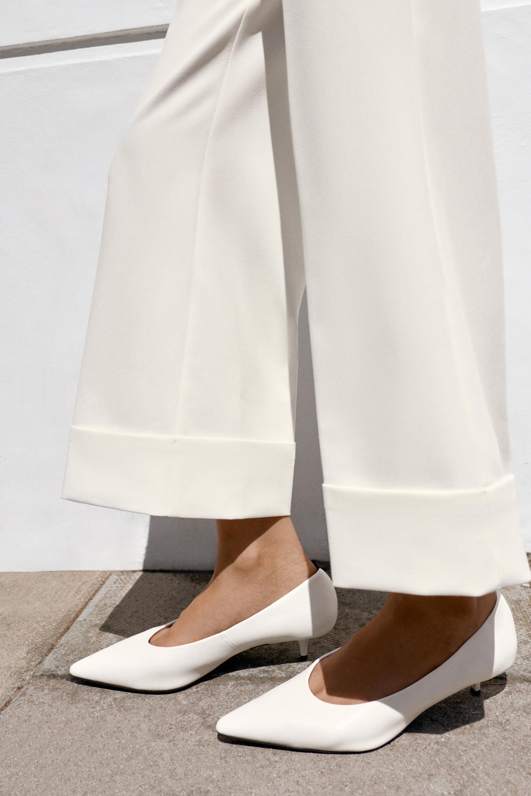 Pointed Kitten Heel Shoes - White - 5