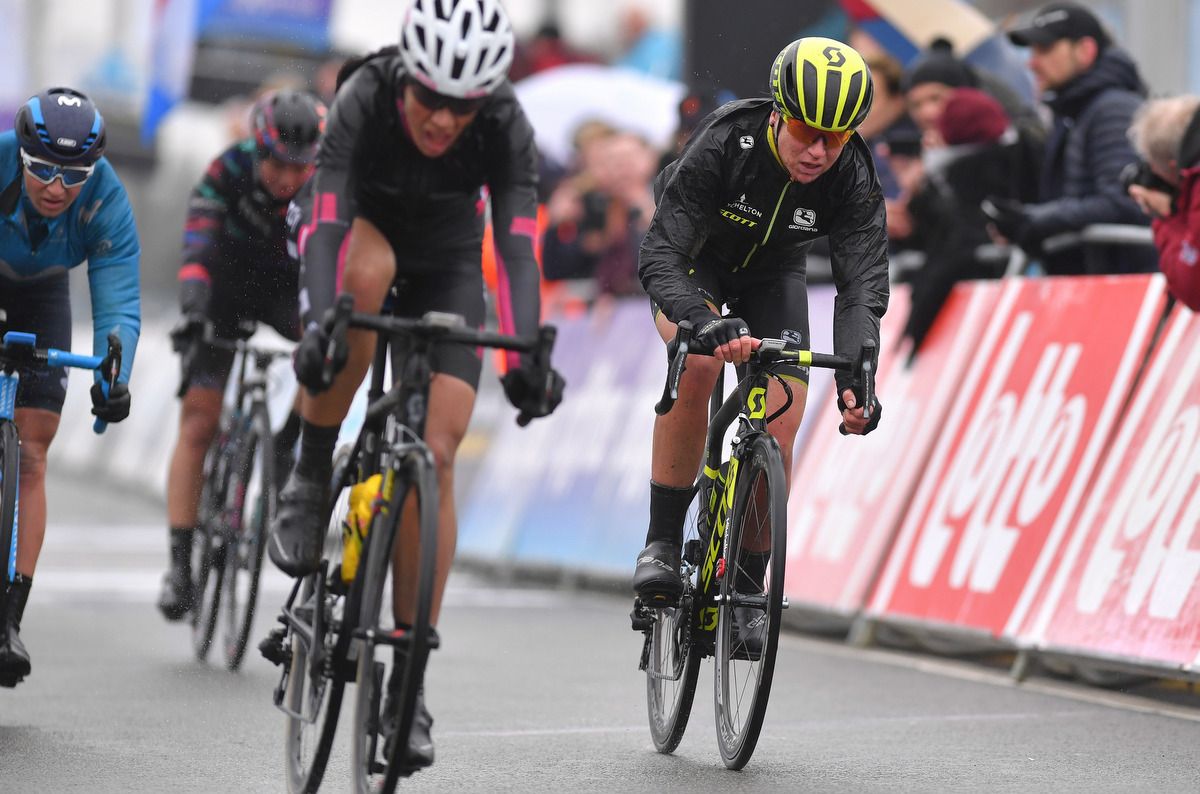 Annemiek van Vleuten crosses in fifth with the first chase group
