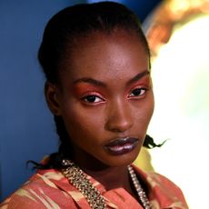 model with hormonal acne