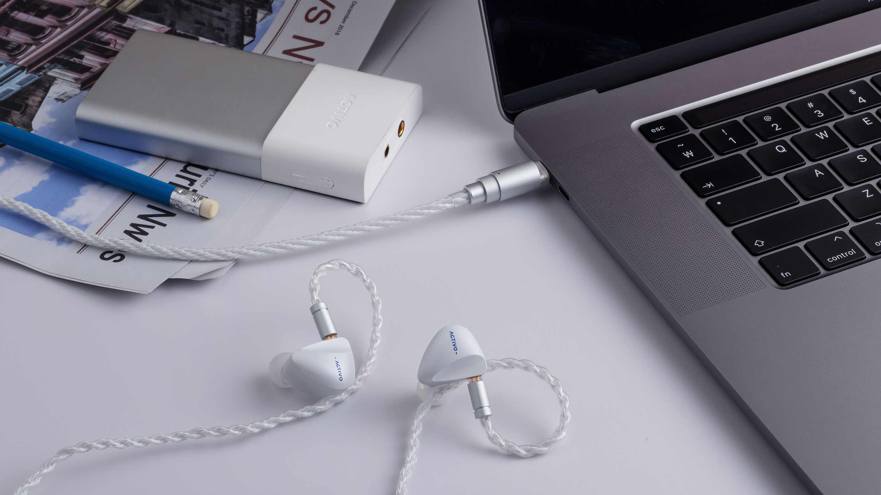 The Astell &amp;amp; Kern Activo Scoop next to a MacBook and P1 Player.