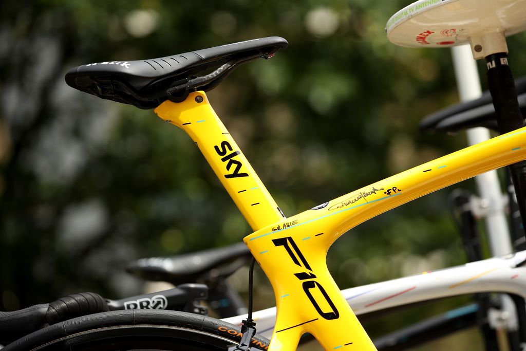Chris Froome Pinarello F10 in yellow