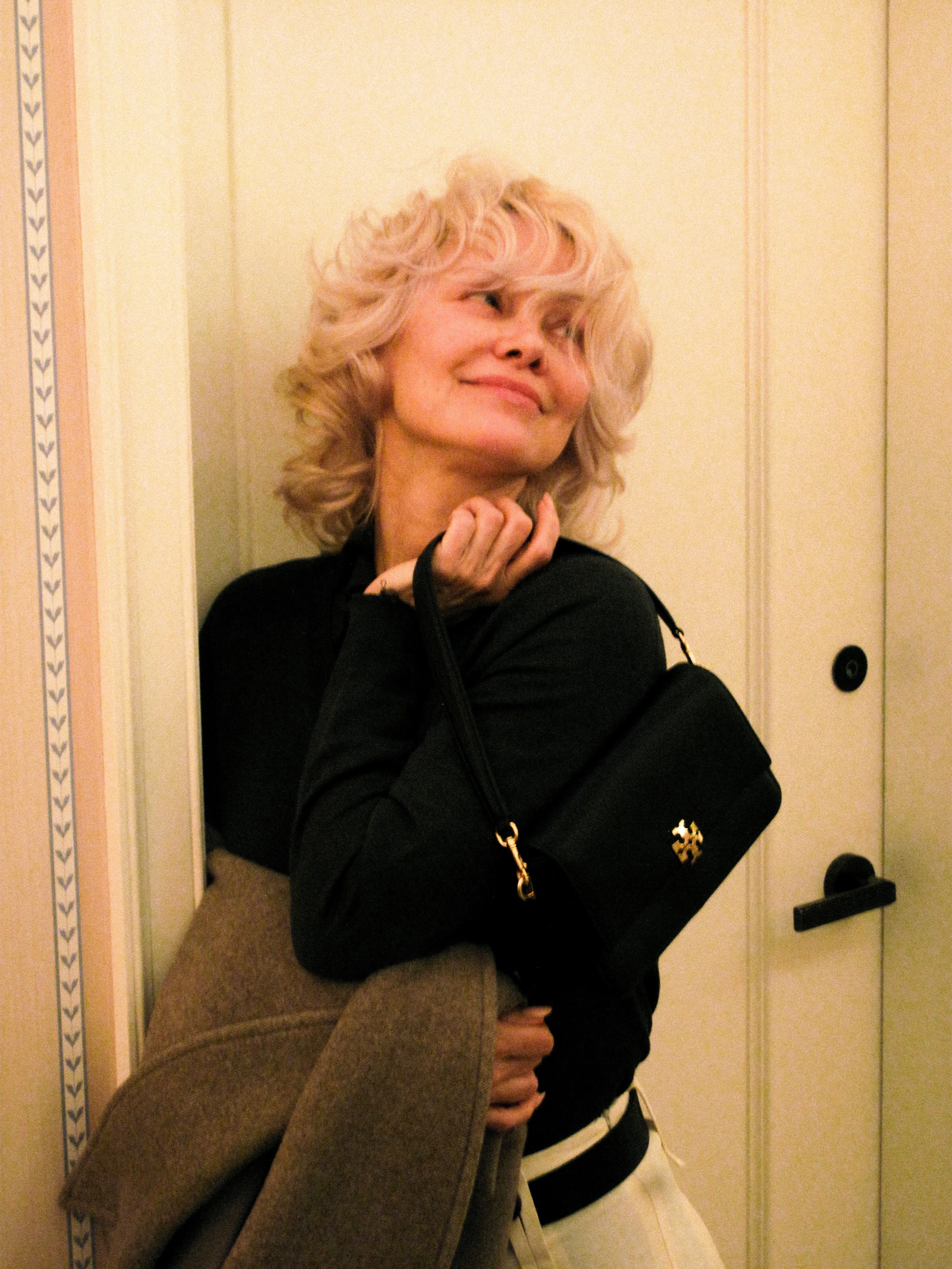 An exclusive BTS photo of Pamela Anderson before the Tory Burch F/W 26 show