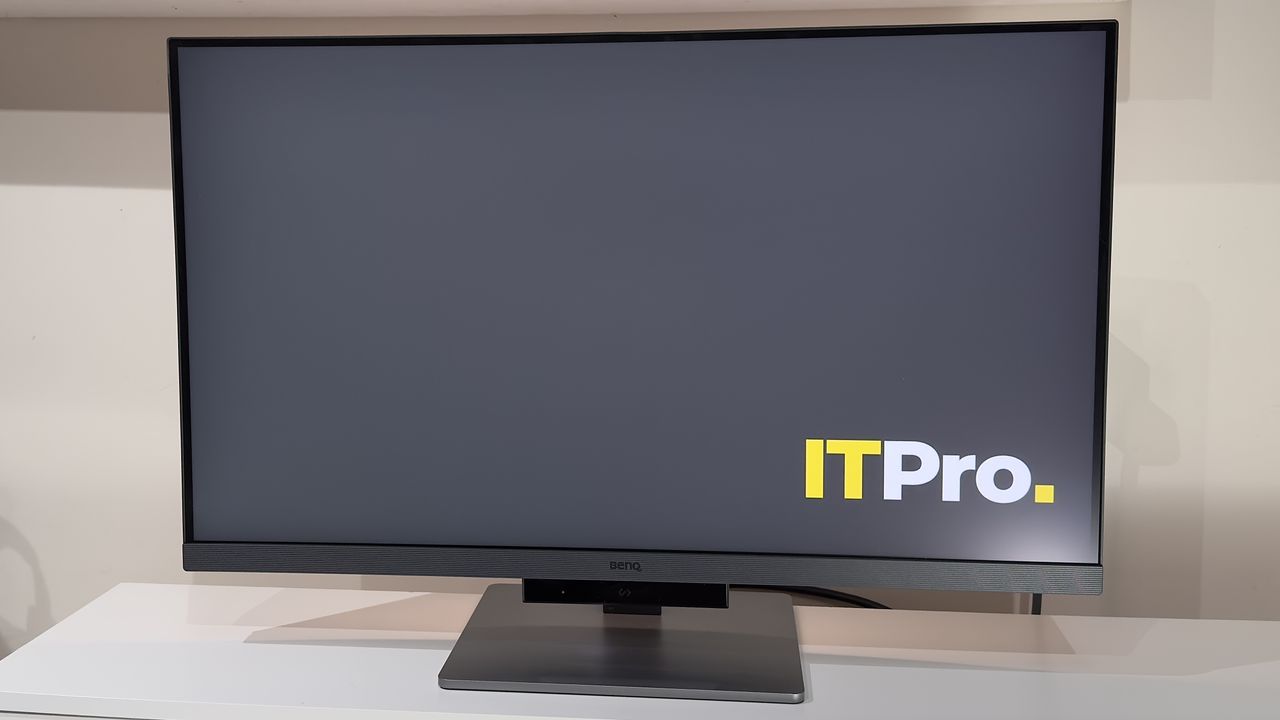The BenQ RD320 monitor on a desk