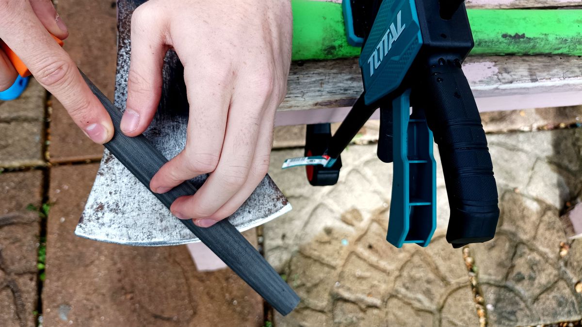 How to sharpen an axe safely in four quick steps Homebuilding