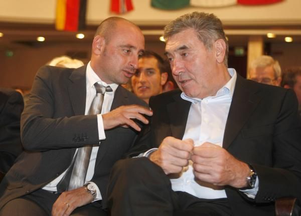 Paolo Bettini in conversation with Eddy Merckx.