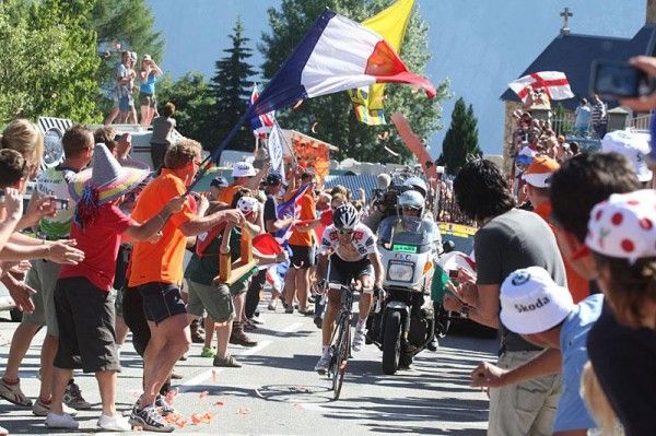 Fans of all nationalities cheer on Carlos Sastre on Alpe d'Huez.