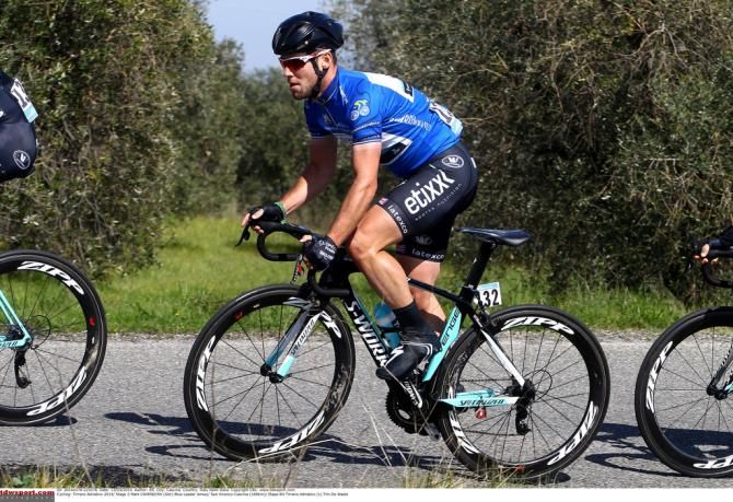mark Cavendish in the blue leaders jersey