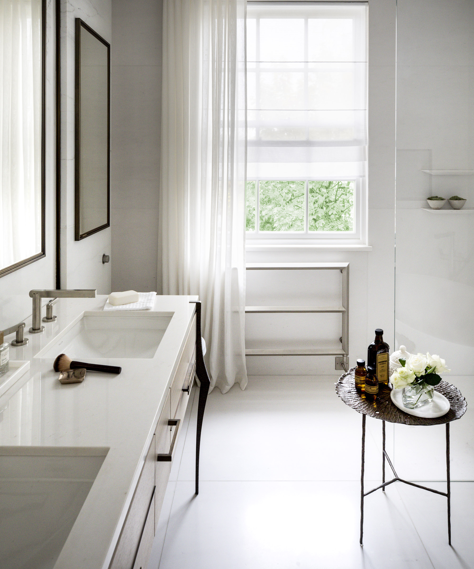 How high should a bathroom vanity be? Designers share…