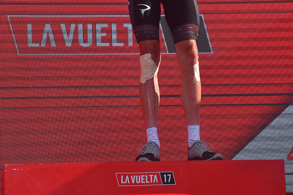 Froome's knees bandaged up after his crash