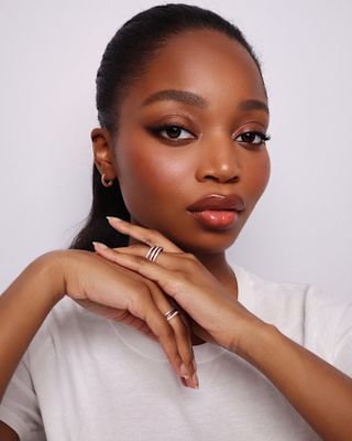 Glowing summer makeup by Hung Vanngo on model Annis Kamara.