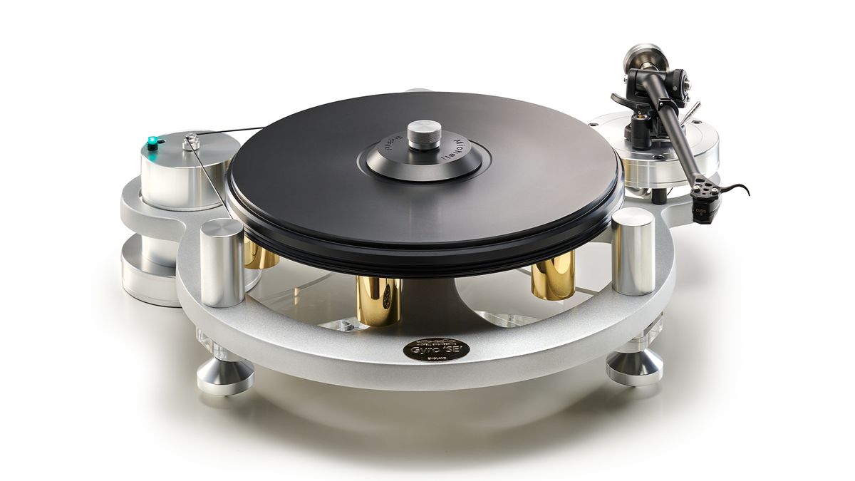 Michell Gyro SE / Cusis S turntable on white background