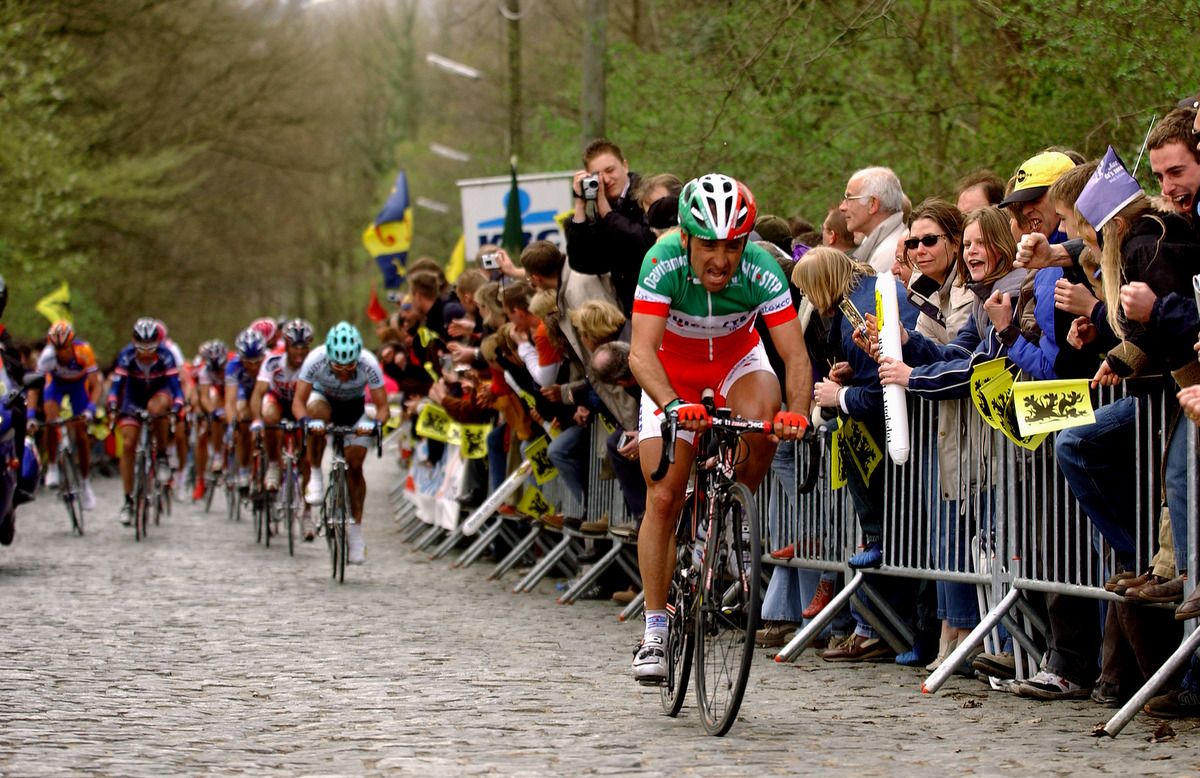 Paolo Bettini in the colours of the Italian champion