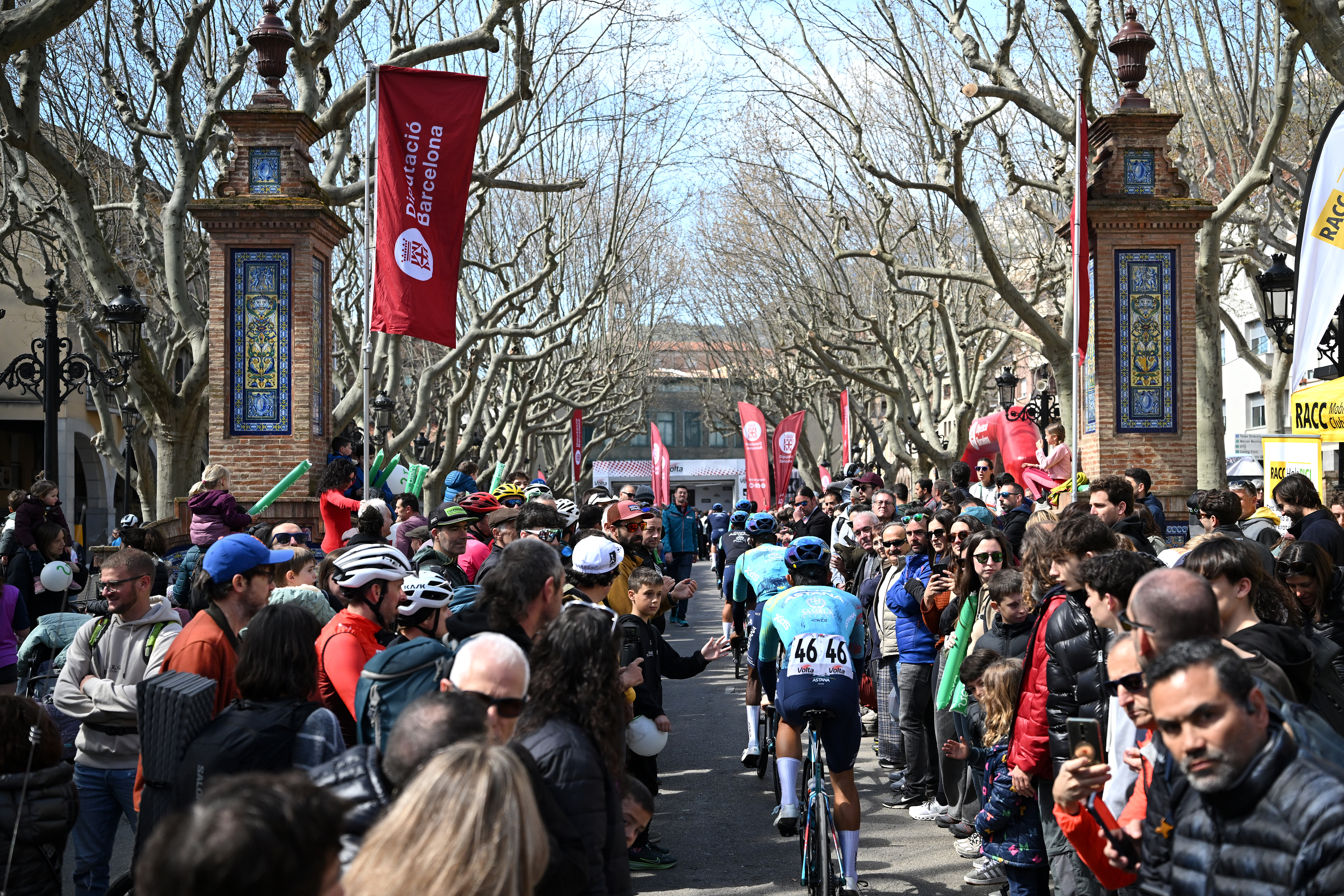 BERGA, ESPAÑA - 28 DE MARZO: Haoyu Su de China y su equipo (Foto de Szymon Gruchalski/Getty Images)