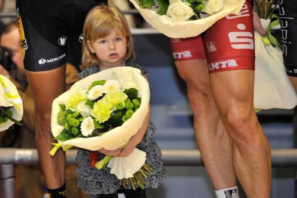 Kenny De Ketele's daughter Elena with the winner's flowers