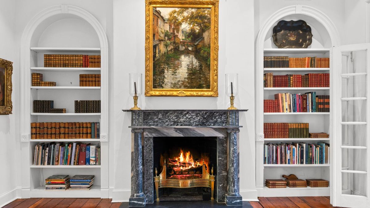 Tour JFK and Jackie O's Home and Its Genius Shelving | Homes and